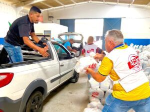 Leia mais sobre o artigo Após um mês de trabalho voluntário, 3 mil cestas básicas começam a chegar a quem mais precisa no RN