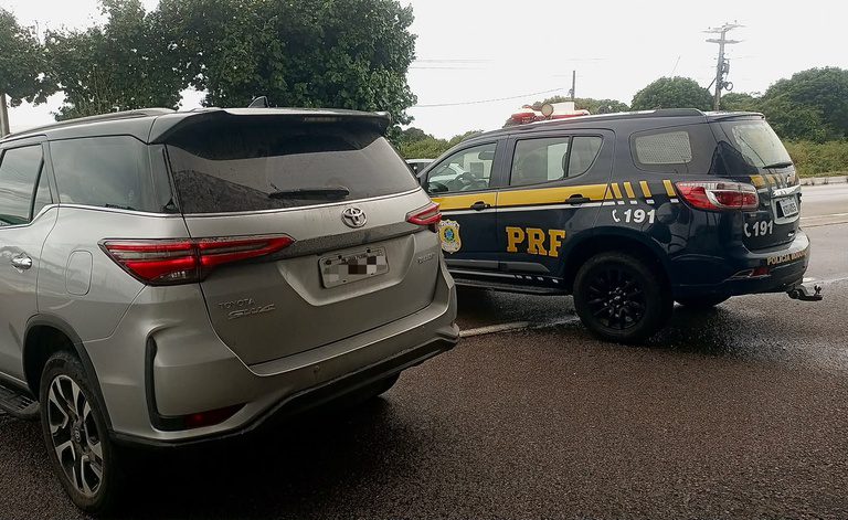 Leia mais sobre o artigo PRF recupera caminhonete furtada na Paraíba e prende condutor após tentativa de fuga em Parnamirim/RN