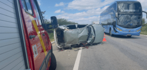 Leia mais sobre o artigo Motorista morre após se assustar com ultrapassagem e capotar carro na BR-304