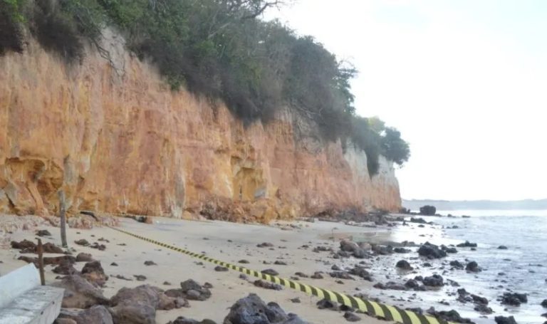 Leia mais sobre o artigo Falésia volta a desabar em Pipa e liga novo alerta após segundo caso em dois meses