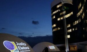 Leia mais sobre o artigo TSE adia decisão sobre suspensão de pesquisa de voto para presidente