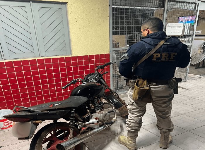 Leia mais sobre o artigo PRF prende três homens e recupera motocicleta adulterada no RN