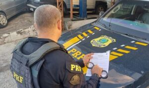 Leia mais sobre o artigo PRF prende em Assú/RN homem condenado por homicídio qualificado contra o próprio filho