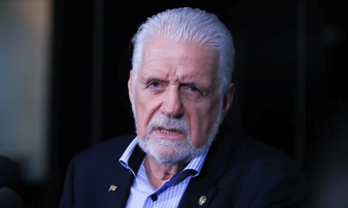 Leia mais sobre o artigo Jaques Wagner anuncia saída da liderança do governo no Senado