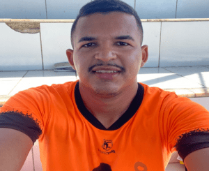 Leia mais sobre o artigo Jovem Rafinha Potiguar, de Baixa do Meio (Guamaré), recebe videochamada do atacante Bruno Rodrigues