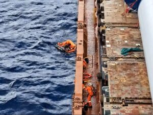 Leia mais sobre o artigo Seis tripulantes são resgatados após naufrágio de embarcação no litoral do RN