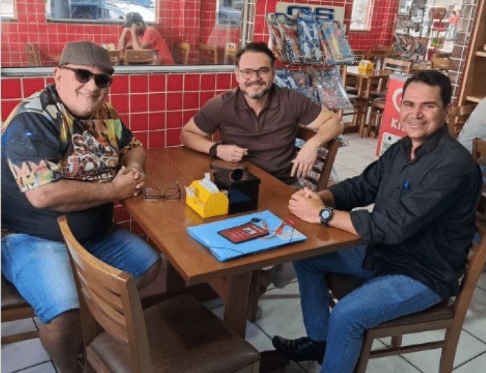 Leia mais sobre o artigo Articulação política e diálogo pautam encontro entre o vereador Flávio Sami, ex-vereador Pastor Frank  e o comunicador José Aldo