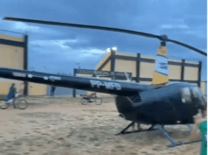 Leia mais sobre o artigo Helicóptero realiza pouso forçado em frente a estádio de Jandaíra, no RN