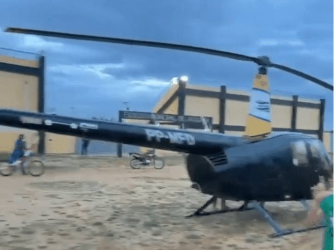Leia mais sobre o artigo Helicóptero realiza pouso forçado em frente a estádio de Jandaíra, no RN