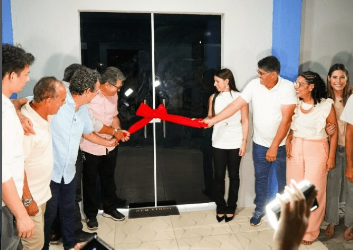 No momento, você está visualizando Prefeito de Jandaíra reinaugura UBS da comunidade de Aroeira e recebe ambulância zero quilômetro