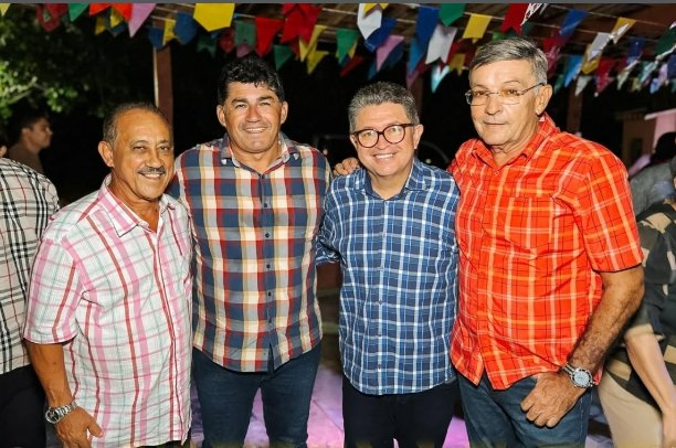 Leia mais sobre o artigo Jandaíra: Prefeito Reginaldo Vitorino e vice-prefeito Roberto prestigiam tradicional Arraiá dos Alexandres