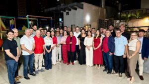 Leia mais sobre o artigo Cadu de Lula recebe cerca de 40 prefeitos em sua casa