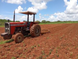 Leia mais sobre o artigo Touros: Prefeitura encerra corte de terra 2026 com investimentos aproximados em 700 mil reais