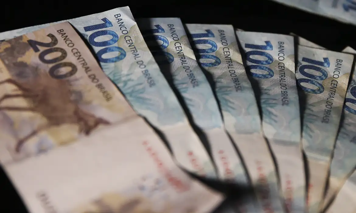 Leia mais sobre o artigo Governo do Estado ainda não definiu se vai antecipar o 13º este ano