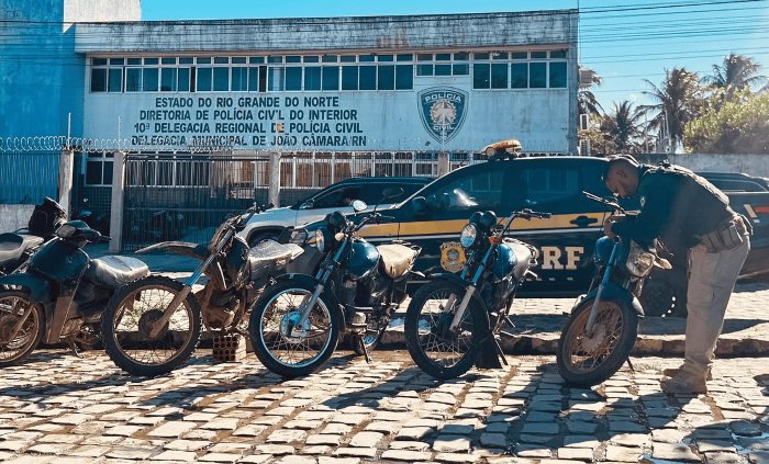 Leia mais sobre o artigo 14° BPM e PRF reaçizam operação integrada e aprendem 05n motocicletas com indícios de irregularidades