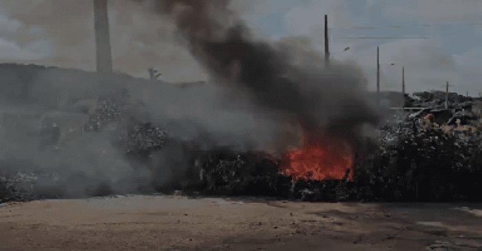 Leia mais sobre o artigo Moradores bloqueiam RN-269 e cobram recuperação de rodovia ao governo do RN