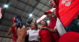 Leia mais sobre o artigo Convenção do PT homologa candidatura de Samanda ao Senado e reúne 4 mil pessoas em início da caminhada ao lado de Lula e Fátima