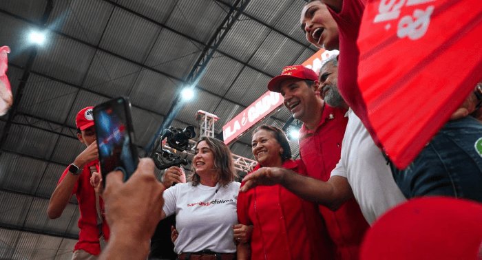 No momento, você está visualizando Convenção do PT homologa candidatura de Samanda ao Senado e reúne 4 mil pessoas em início da caminhada ao lado de Lula e Fátima