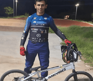 Leia mais sobre o artigo Piloto de bicicross, Junior Banana morre após queda durante treino em Mossoró