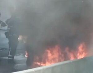 Leia mais sobre o artigo Carro fica destruído após incêndio no túnel de acesso à UFRN em Natal