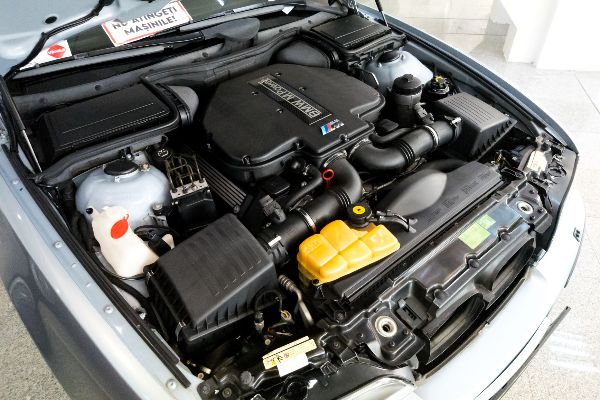 Leia mais sobre o artigo Lava-jato deve indenizar cliente após dano em veículo durante lavagem de motor