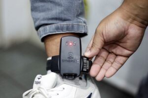 Leia mais sobre o artigo Sinal de 340 tornozeleiras eletrônicas é restabelecido no RN após interrupção por dívida