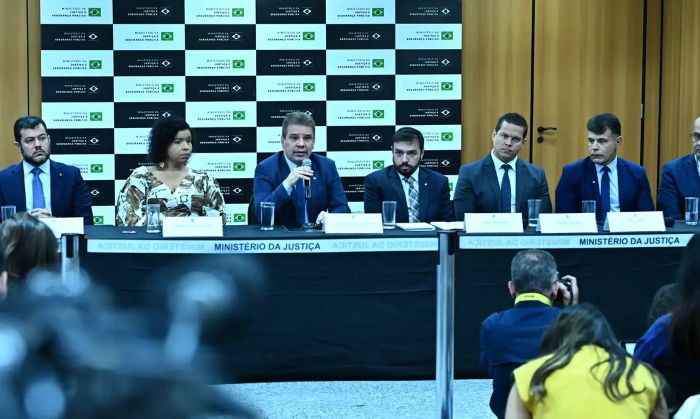 Leia mais sobre o artigo Operação Lívia combate rede que induzia jovens a suicídio na internet