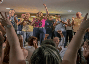 Leia mais sobre o artigo Caravana de Nina Souza chega a Pau dos Ferros e fortalece ato político em favor de Álvaro Dias