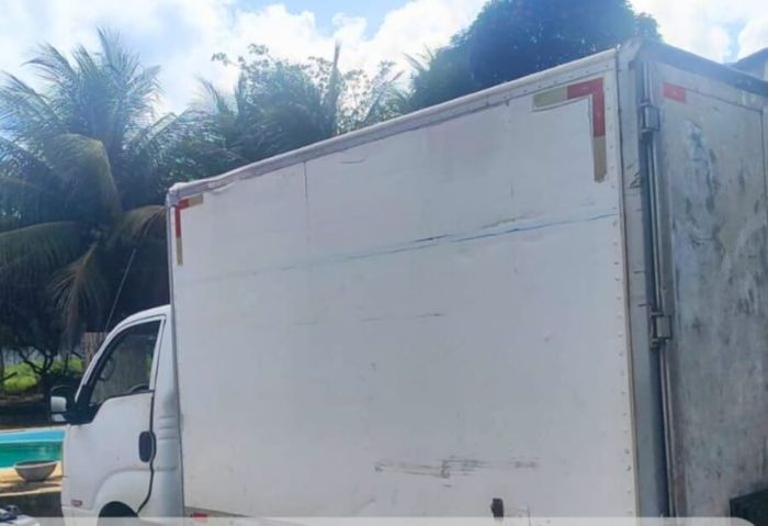 Leia mais sobre o artigo Polícia Militar recupera caminhão roubado com uma tonelada de alimentos na Grande Natal