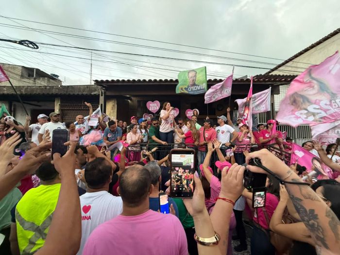 Leia mais sobre o artigo Onda Rosa reúne apoiadores de Nina Souza em caminhada pelas ruas de Mãe Luiza