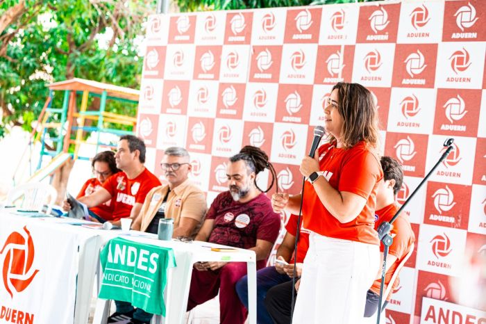 Leia mais sobre o artigo Samanda reafirma defesa da Uern e recebe carta-compromisso da Aduern em Mossoró
