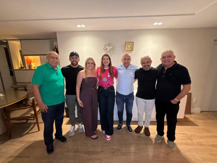 Leia mais sobre o artigo Nina Souza amplia alianças e recebe apoio de lideranças de Olho d’Água do Borges