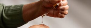 Leia mais sobre o artigo Especial UFRN – Composto natural potencializa ação de antibióticos e abre caminho para novos tratamentos