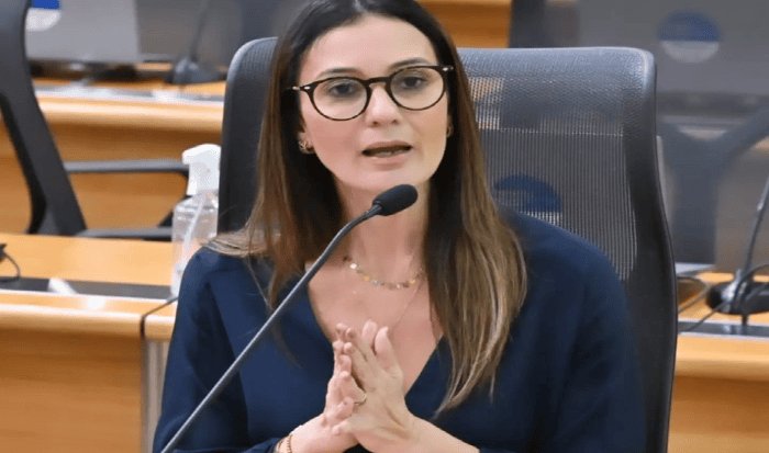 Leia mais sobre o artigo Cristiane Dantas cobra governo após atraso em pagamentos deixar cirurgias eletivas paradas no RN