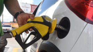 Leia mais sobre o artigo Refinaria de Guamaré reduz preço da gasolina em R$ 0,20