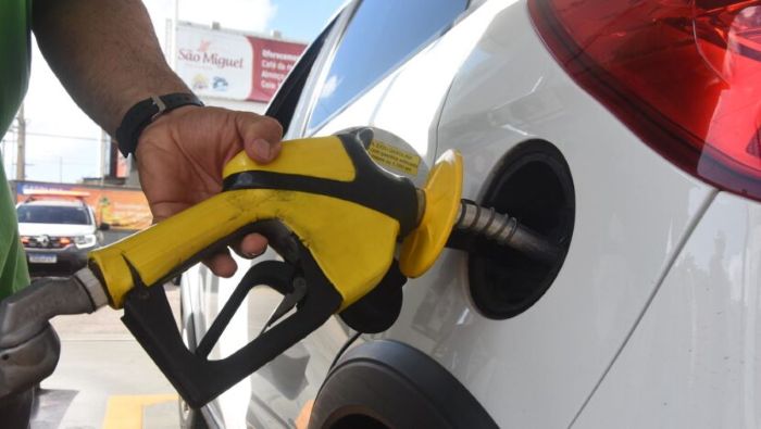 Leia mais sobre o artigo Refinaria de Guamaré reduz preço da gasolina em R$ 0,20