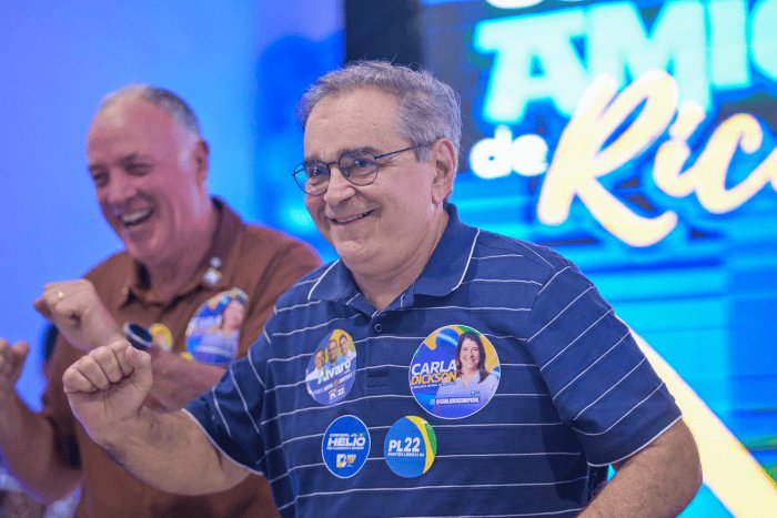 Leia mais sobre o artigo Álvaro Dias dá largada à campanha com grande adesivaço em diferentes regiões de Natal
