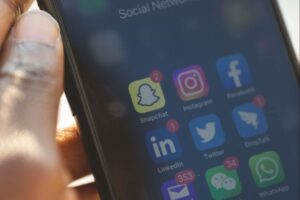 Leia mais sobre o artigo Justiça determina retirada de publicações ofensivas em redes de ‘criadora de conteúdo digital’