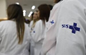 Leia mais sobre o artigo Novo piso dos médicos pode gerar impacto de R$ 25,9 bi aos cofres municipais, diz CNM