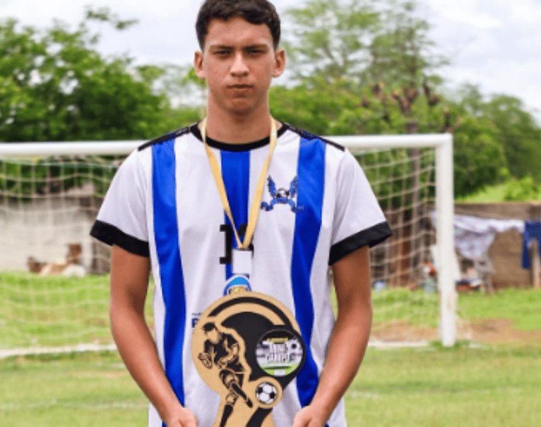 Leia mais sobre o artigo Adolescente de 17 anos morre após perder controle de moto e bater em árvores