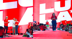 Leia mais sobre o artigo Em ato com mais de 20 mil pessoas, Lula diz que precisa de senadores para governar e Samanda assume compromisso de ajudá-lo