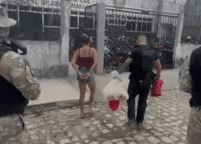 No momento, voc&ecirc; est&aacute; visualizando Pol&iacute;cias Civil e Militar prendem suspeita e apreendem drogas durante cumprimento de mandado em Jo&atilde;o C&acirc;mara