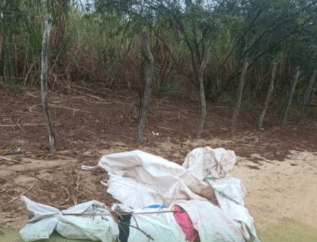Leia mais sobre o artigo Corpo é encontrado amarrado dentro de saco plásitco em uma estrtada rarroçável do RN