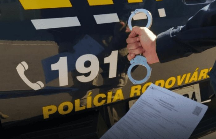Leia mais sobre o artigo PRF cumpre mandado de prisão por estupro vulnerável durante fiscalização na BR 101 em Extremoz