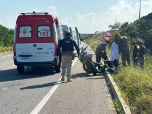 Leia mais sobre o artigo Acidente entre motos e bicicleta deixa quatro feridos na BR-101 Norte