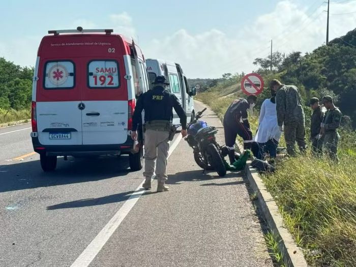 Leia mais sobre o artigo Acidente entre motos e bicicleta deixa quatro feridos na BR-101 Norte