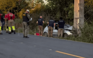 Leia mais sobre o artigo Casal morre após carro bater em poste durante suposta discussão na Grande Natal
