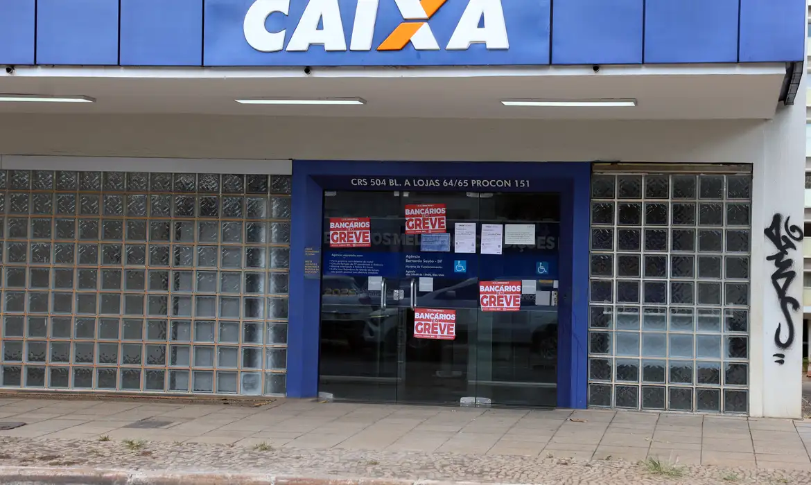No momento, você está visualizando Empregados da Caixa rejeitam proposta da empresa e greve continua