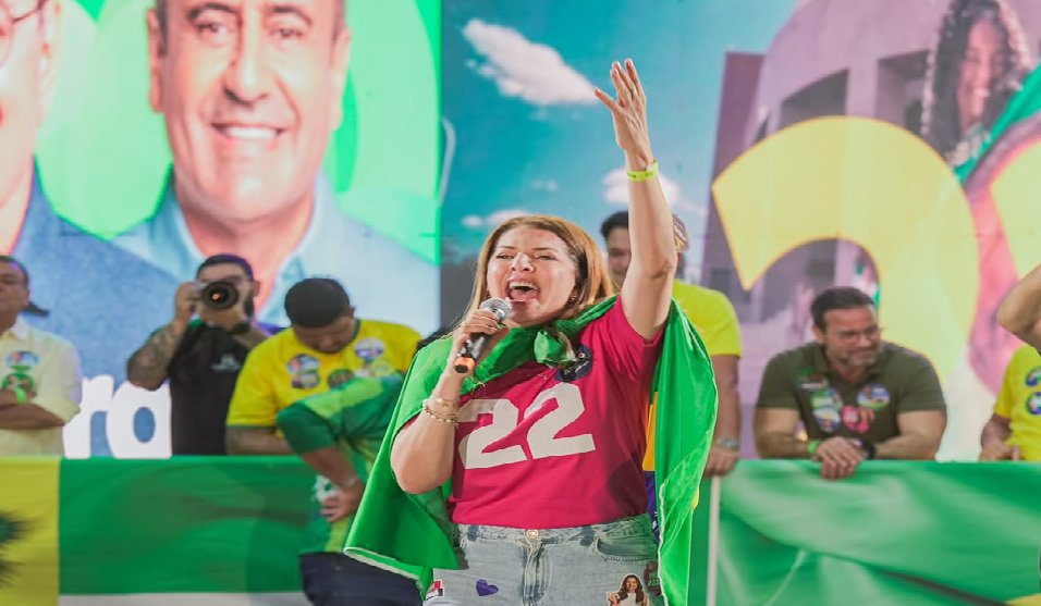Leia mais sobre o artigo Nina Souza reafirma a força da mulher na política durante comício com Flávio Bolsonaro