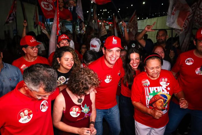 Leia mais sobre o artigo Ao lado de Fátima e do Time que Cuida, Cadu de Lula ocupa a Salgado Filho em grande caminhada